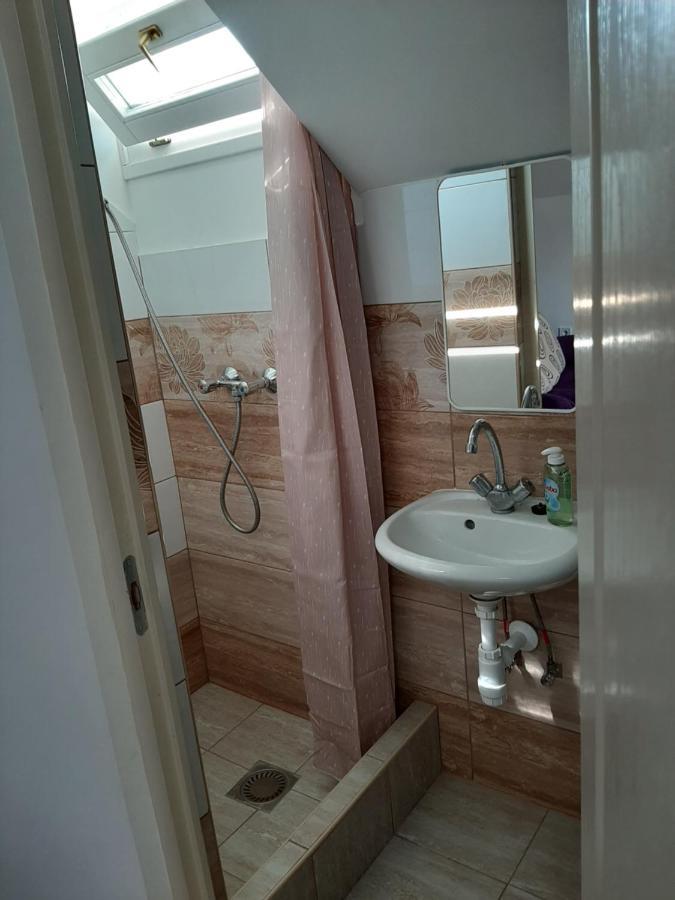 Nikolett Apartman ハイデゥソボスロー エクステリア 写真