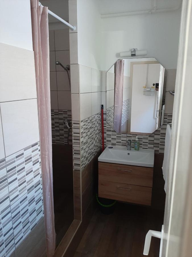 Nikolett Apartman ハイデゥソボスロー エクステリア 写真