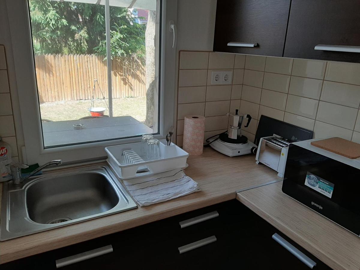 Nikolett Apartman ハイデゥソボスロー エクステリア 写真