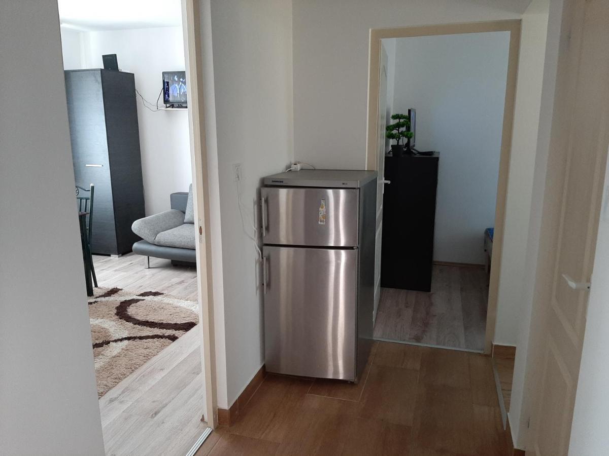 Nikolett Apartman ハイデゥソボスロー エクステリア 写真