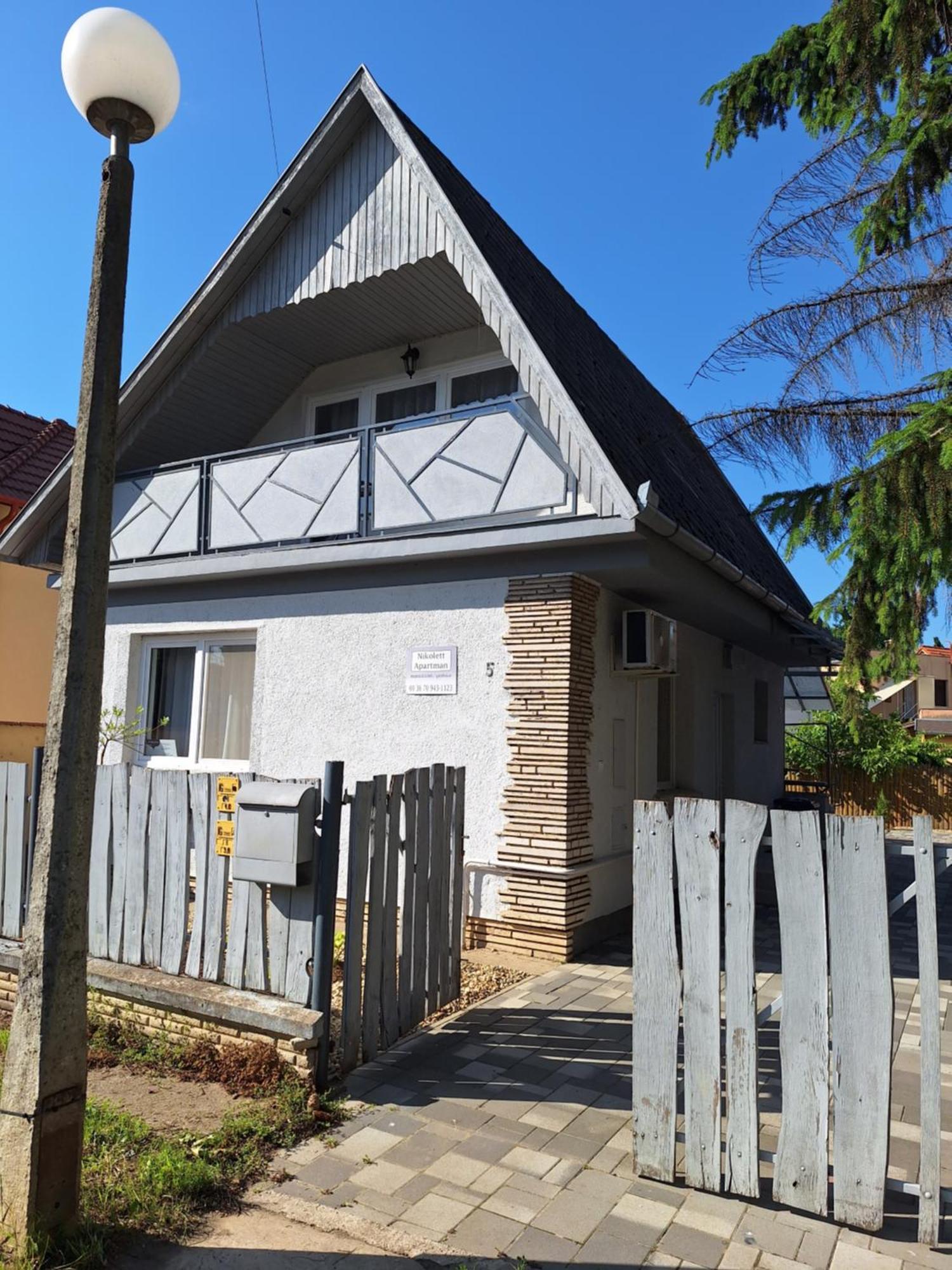Nikolett Apartman ハイデゥソボスロー エクステリア 写真